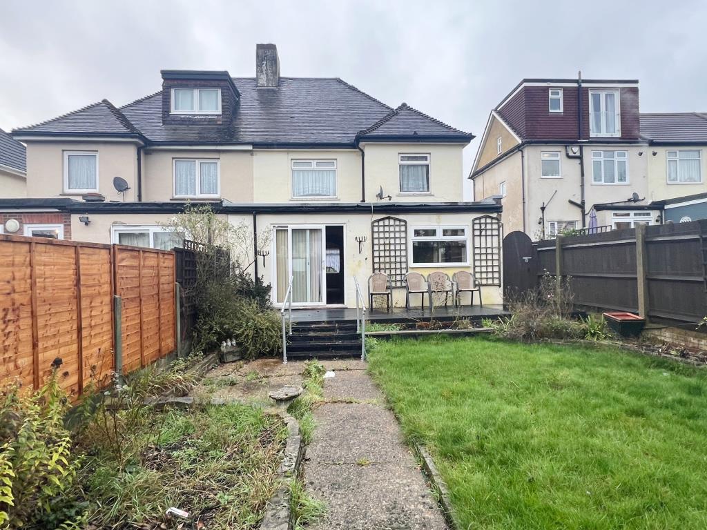 Lot: 118 - EXTENDED SEMI-DETACHED HOUSE FOR IMPROVEMENT AND REPAIR - Rear aspect of property